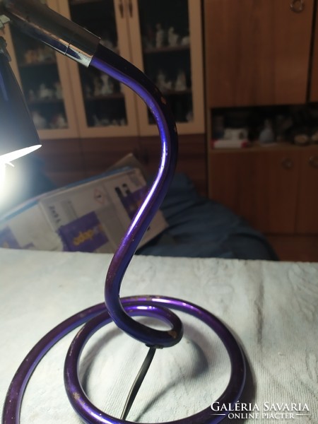 Metál lila asztali lámpa