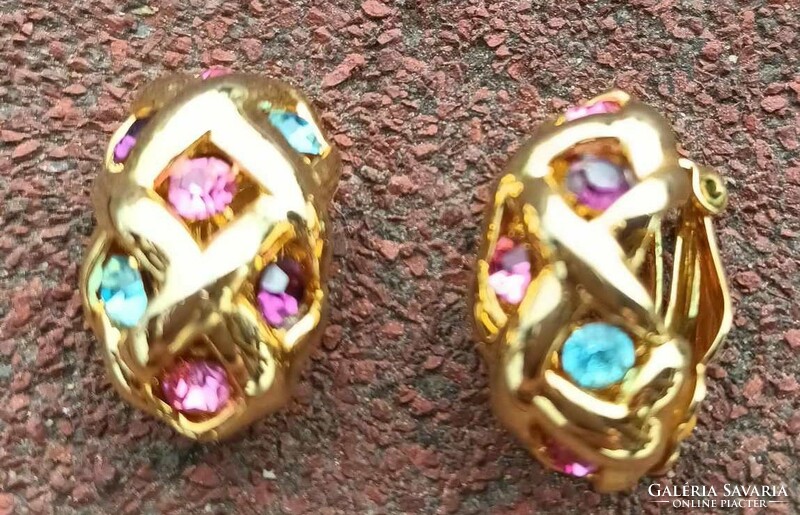 Gold-plated ear clip with colored stones