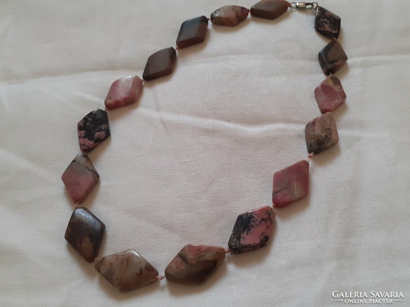 Rhodonite with very beautiful diamond-shaped grains? Necklace (recommended for stringing) and earrings