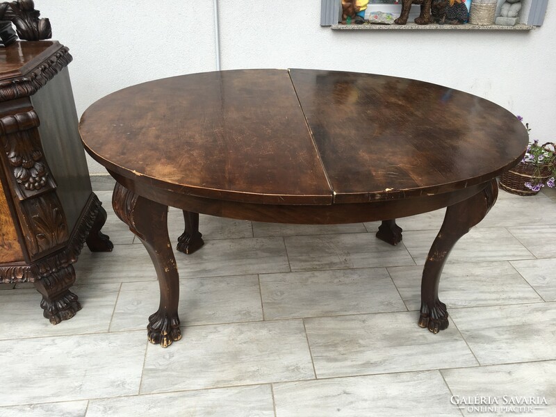 Large dining table with lion legs.