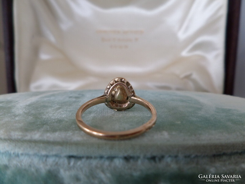 Antique gold ring with diamonds