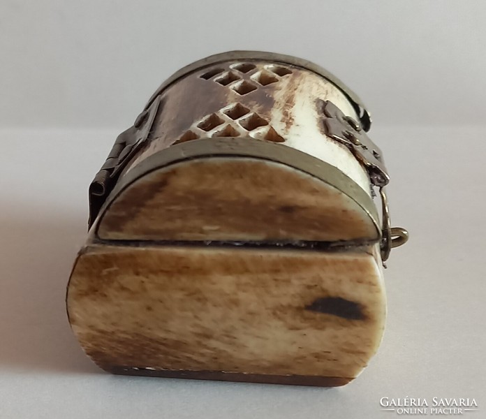 Antique Rajasthani (India) camel bone jewelry box small size 1920-1949