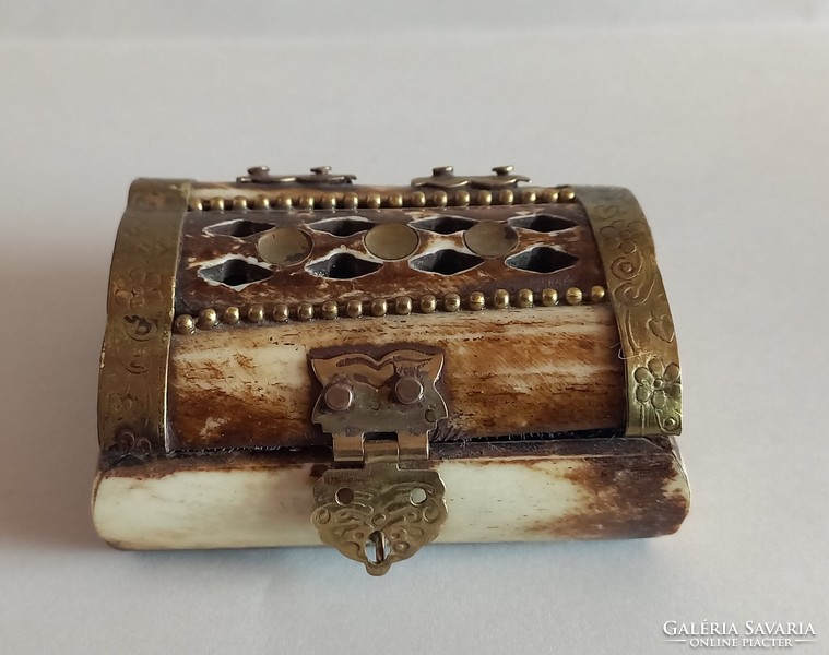 Antique Rajasthani (India) camel bone jewelry box medium size 1920-1949