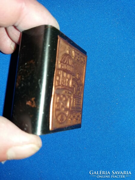 Beautiful craftsman copper match holder relief stamp as shown in the pictures