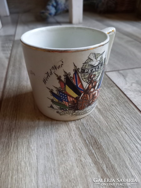 World War I British porcelain commemorative cup ii. (7.7X8.1x10.6 cm)