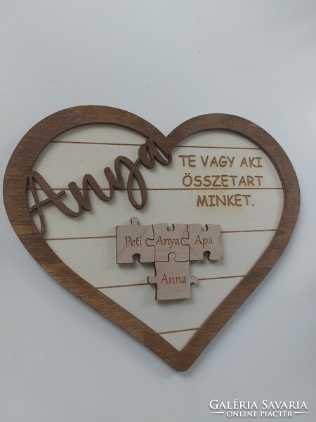 Mother's Day heart-shaped puzzle picture with unique engraving