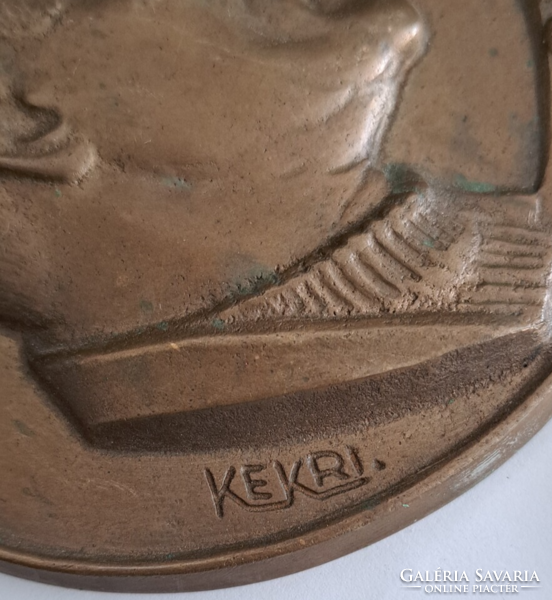Kiss Ernő 12 cm bronz emlékérem 49 dkg (N-8)