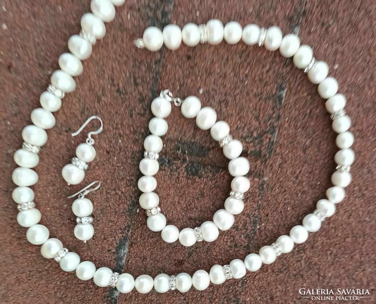Natural pearl jewelry set with silver fittings