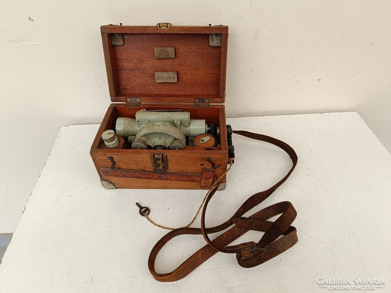 Antique surveying tool theodolite theodolite tool geodesic instrument in leveling box German 760 8803