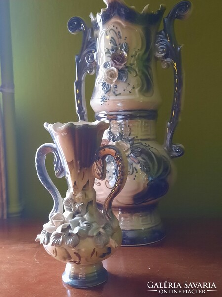 2 porcelain vases