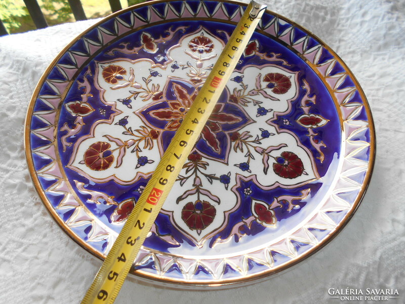 Hand painted gold contoured porcelain plate 24.5 cm