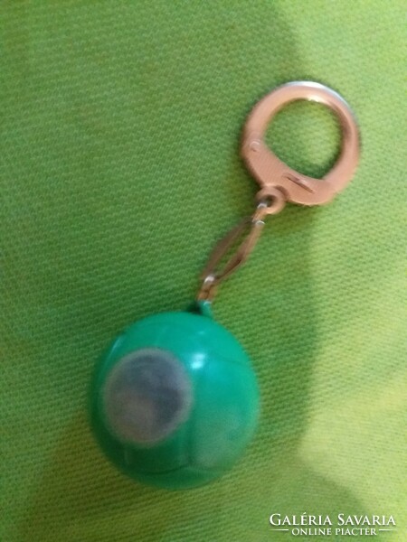 Retro traffic goods bazaar goods metal / plastic key ring soccer ball picture viewer Budapest according to the pictures