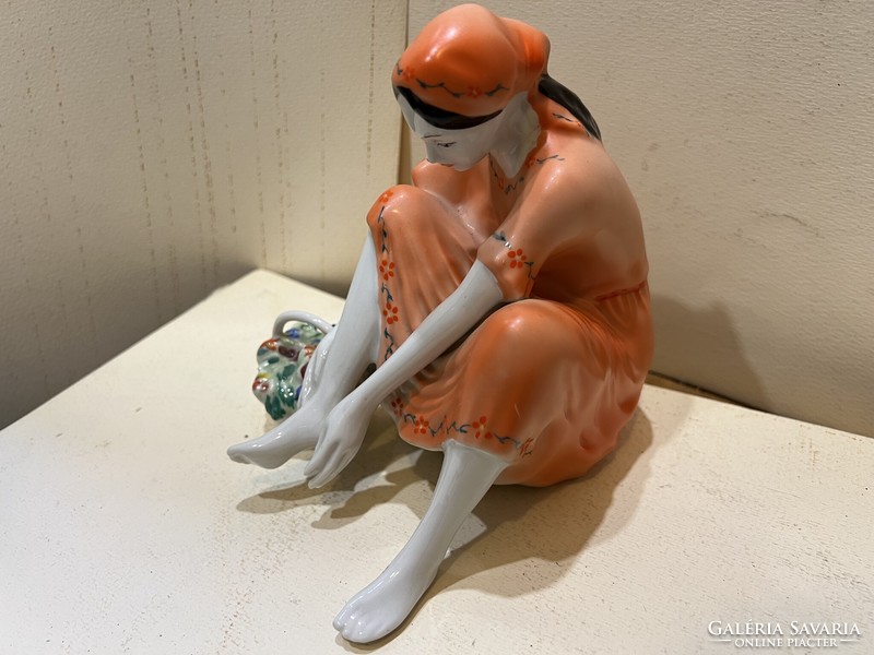 ​Porcelain statue, size 16 cm, flawless piece, for collectors. 4584