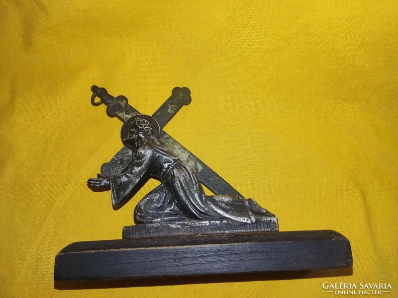 Small statue of Jesus