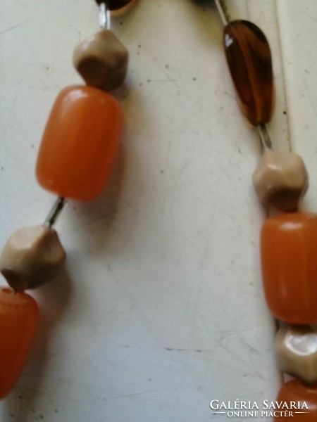 Vintage wooden necklace+strings of pearls and a necklace resembling amber