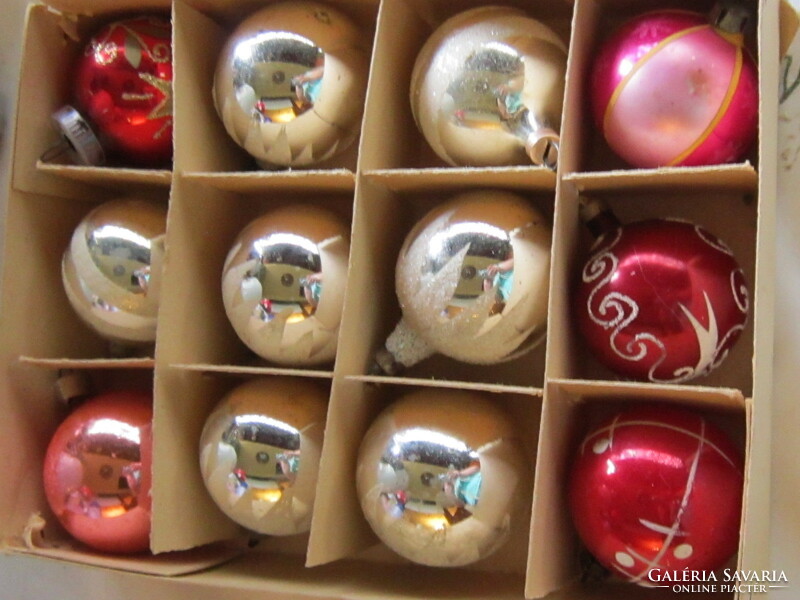 Retro and old sphere glass Christmas tree ornament box