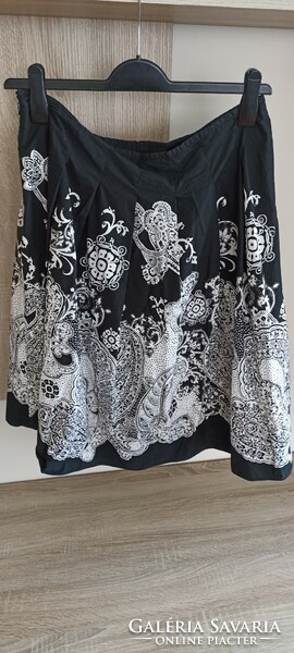 Marks&spencer black and white pleated skirt