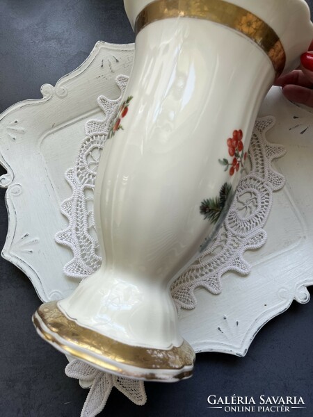Nagyon szép formájú Rosenthal Chippendale váza, makkos-tölgyleveles festett motívummal