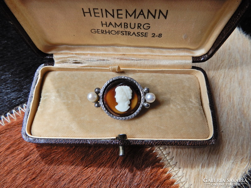 Régi német Perli ezüst bross kámea díszítéssel és igazgyöngyökkel﻿