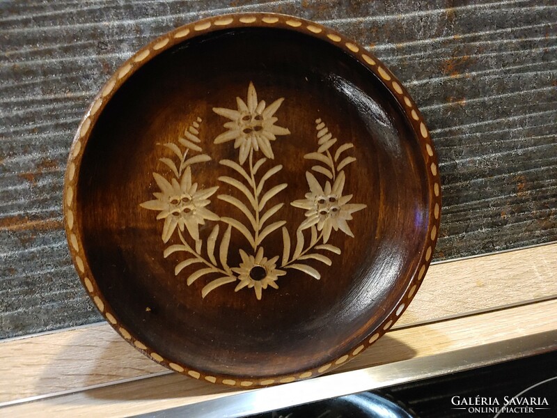 18 cm decorative carved wooden wall plate