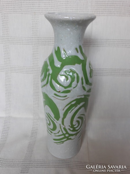 Nagy méretű zsűrizett iparművészeti kerámia váza, 32,5 cm