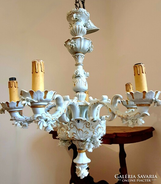 Capodimonte 6-branch porcelain chandelier with flower decoration and gold painting. (Video!)