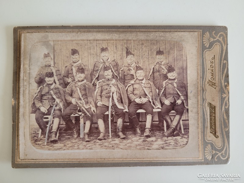Régi antik Monarchia kori fotó huszár katonai csoportkép kartonfotó Bartcky Victor fényképész Mohács