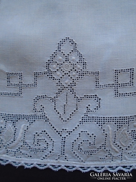 Toledo tablecloth, centerpiece. 62 X 35 cm.