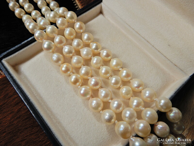 Old two-row genuine akoya pearl string with 14-karat white gold clasp