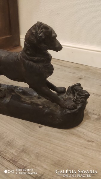 Antik öntöttvas kutya szobor