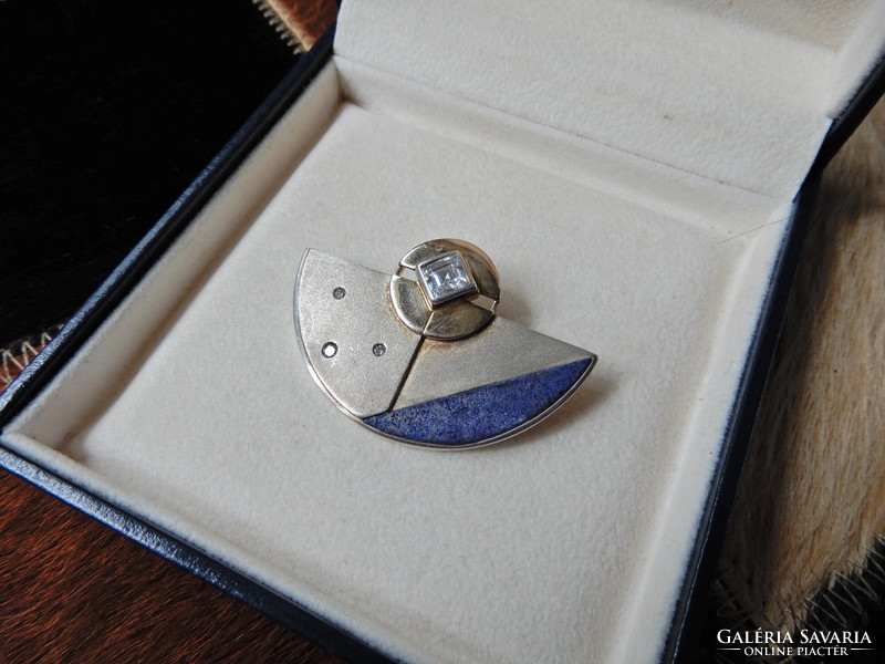 Old design silver brooch with crystal stones and lapis lazuli