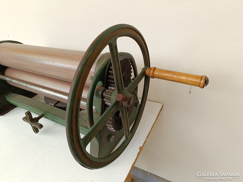 Antique clothes washer, laundry tool, spinning wheel, graphics, printing press, machine 829 8670