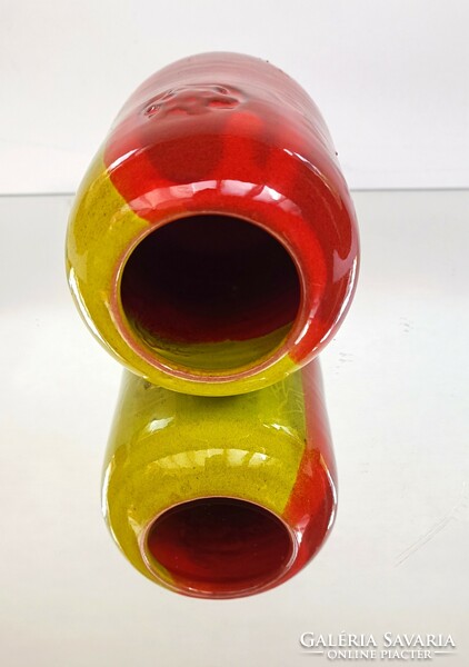 Abbot's vase is red and yellow