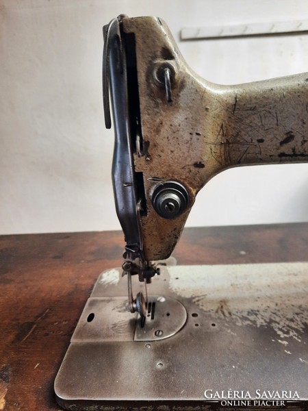 Cobbler (leather) sewing machine with table and singer cast iron legs