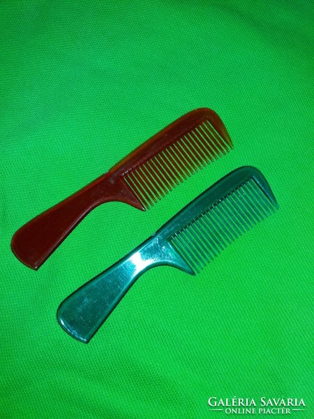 Old traffic goods, bazaar goods, plastics, baby combs with handles, 2 pieces, 12 cm / each, as shown in the pictures