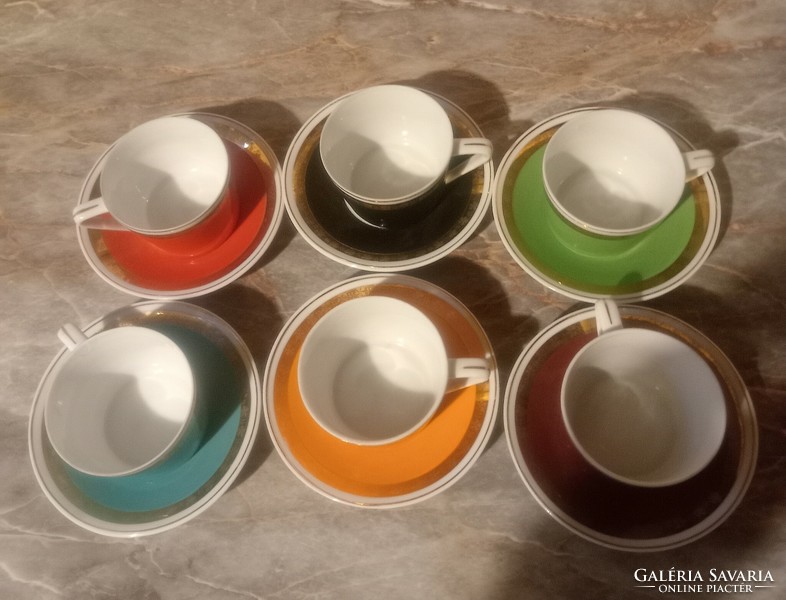 Hollóházi színes csészék.