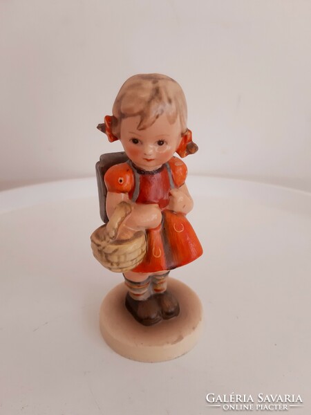 Hummel figurine / little girl with basket