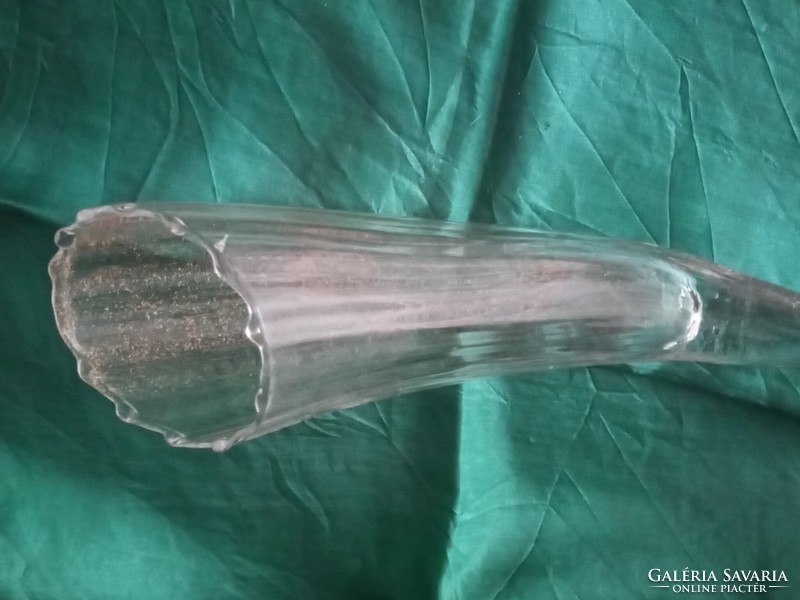 . Glass table ornament in the shape of a breathing horn