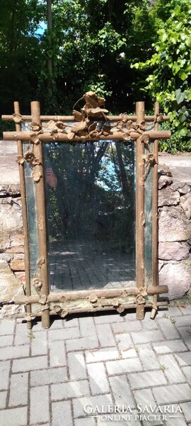 Antik fakeretes díszített tükör