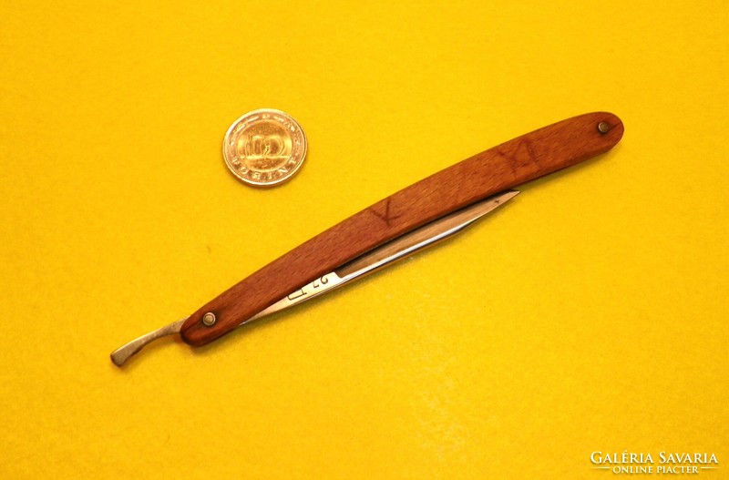 Old pollart soling razor, from a collection.