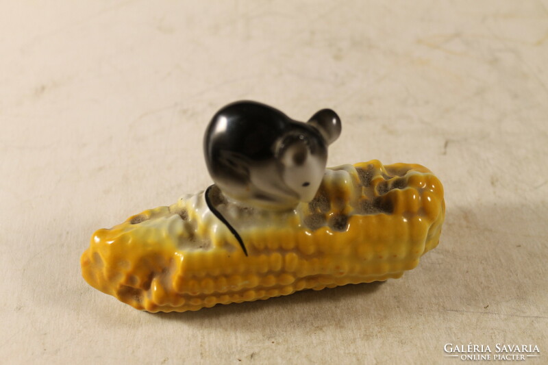 Mouse eating porcelain corn 913