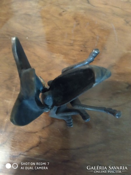 Fly-shaped ashtray made of copper alloy.