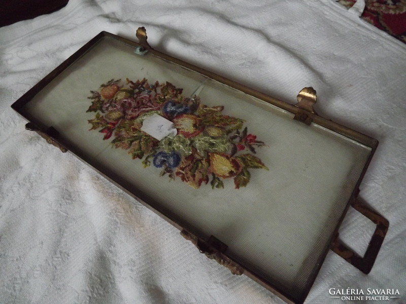 Beautiful tray with antique needle goblet insert between double glass with 34 cm handle
