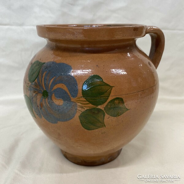 Folk ceramic pot, with flowers