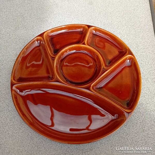 4 divided ceramic plates, 22 cm in diameter