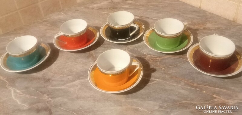 Hollóházi színes csészék.