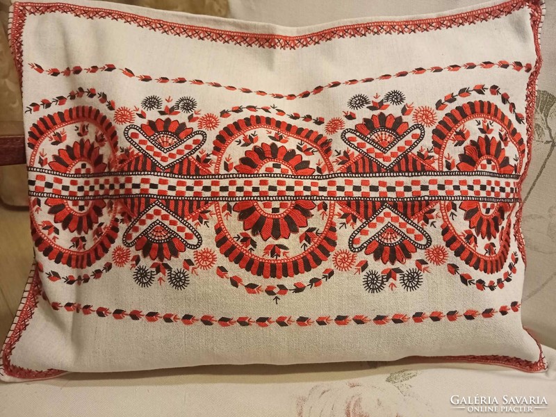 Buzsáki pattern, embroidered decorative cushion cover, 55x40