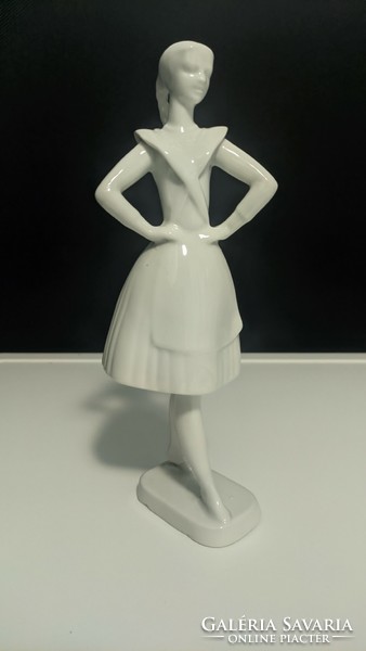 Hollóházi táncoló lány festetlen, fehér figura