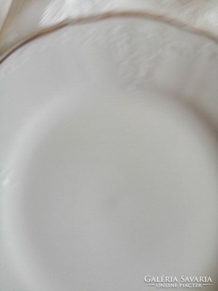 Nyomott mintás gyönyörű tányér