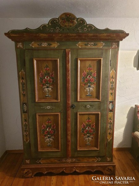 Voglauer anno 1800 altgrün two-door wardrobe